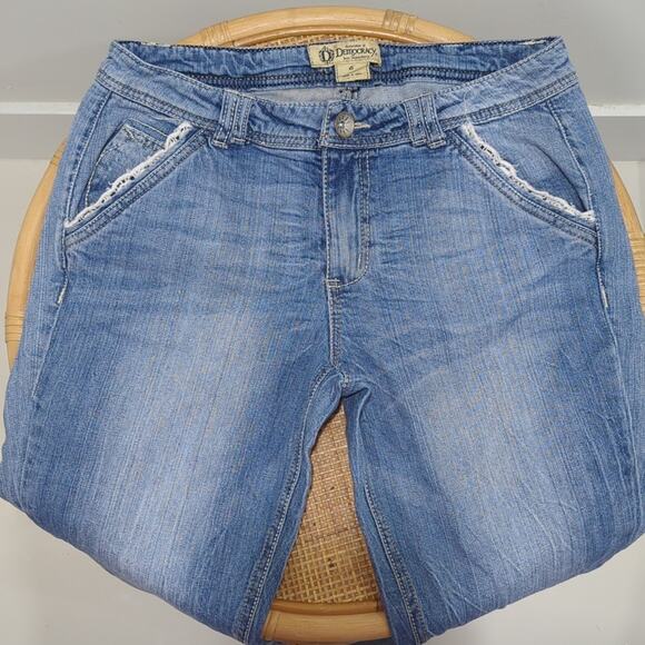 Democracy Jeans Straight Leg Faded Light Wash Denim Crochet Trim Women's size 6 - Picture 3 of 8